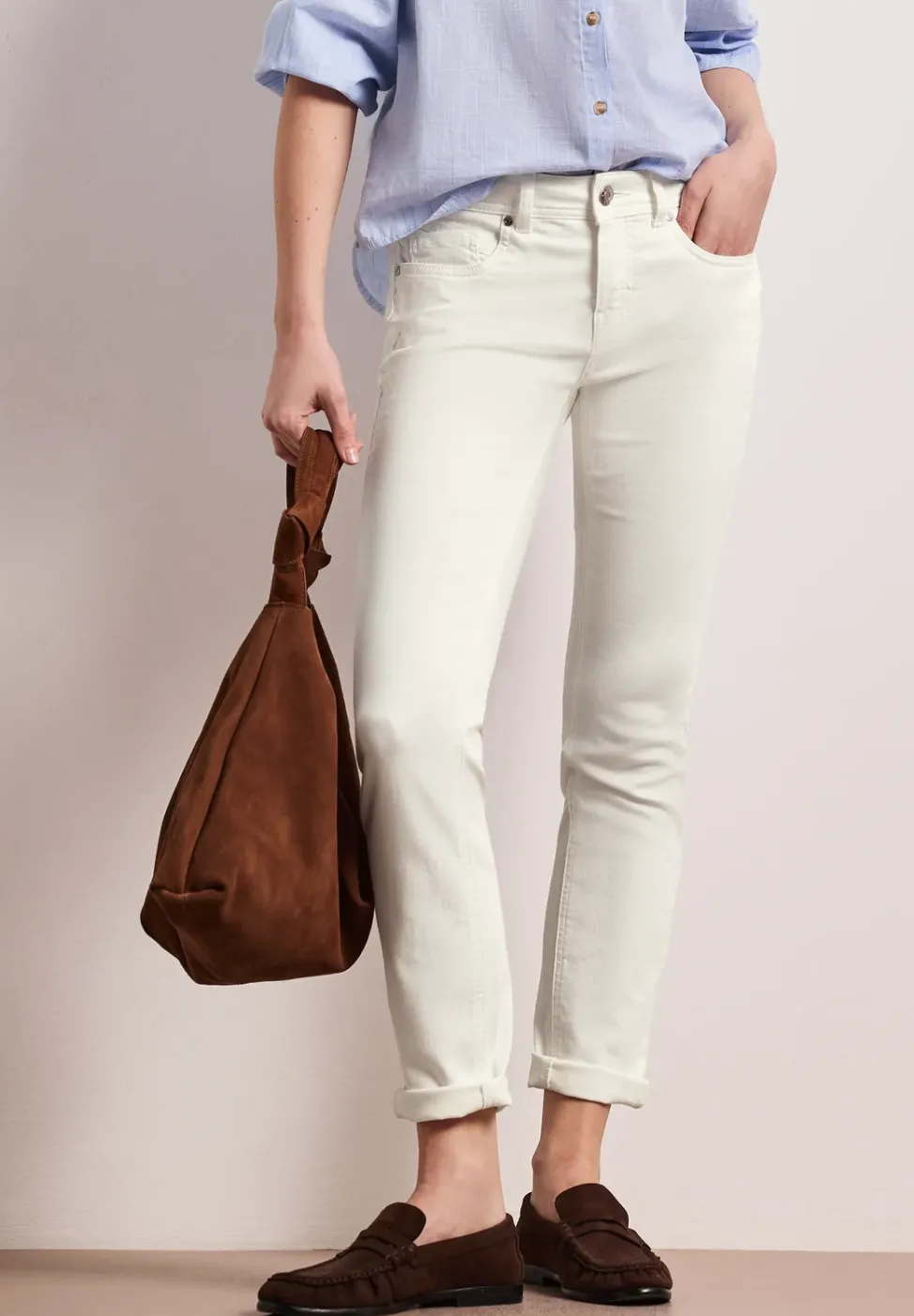 Mid Waist Slim Leg Jeans dans un Casual Fit