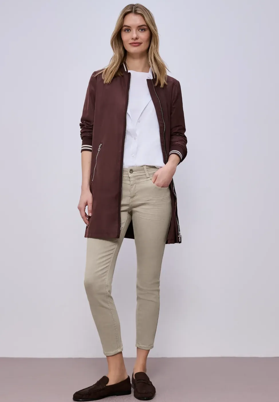 Mid Waist Slim Leg Jeans dans un Casual Fit