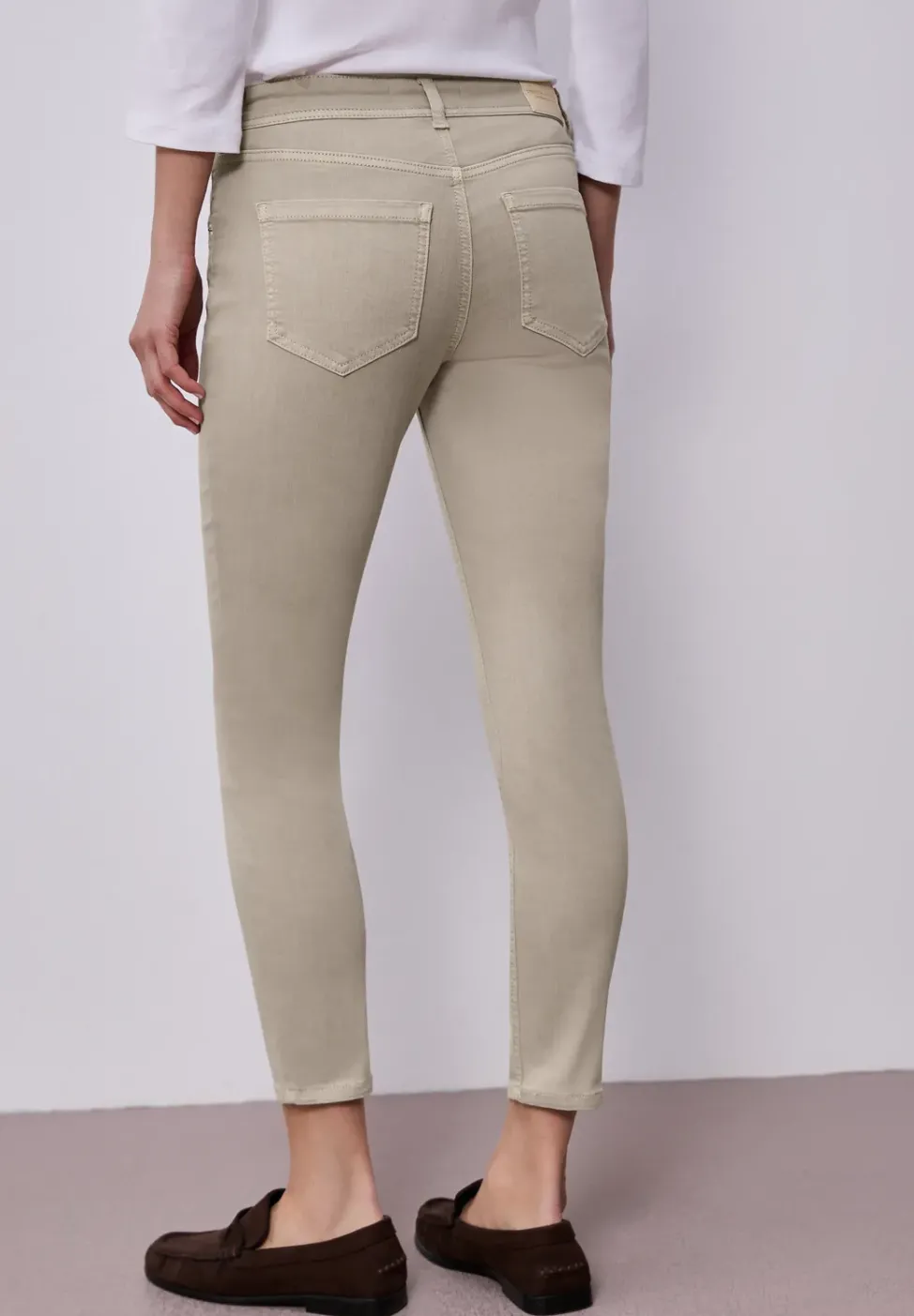 Mid Waist Slim Leg Jeans dans un Casual Fit