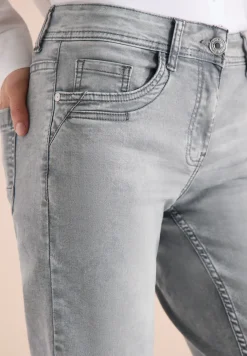 Mid Waist Slim Leg Jeans dans un Casual Fit