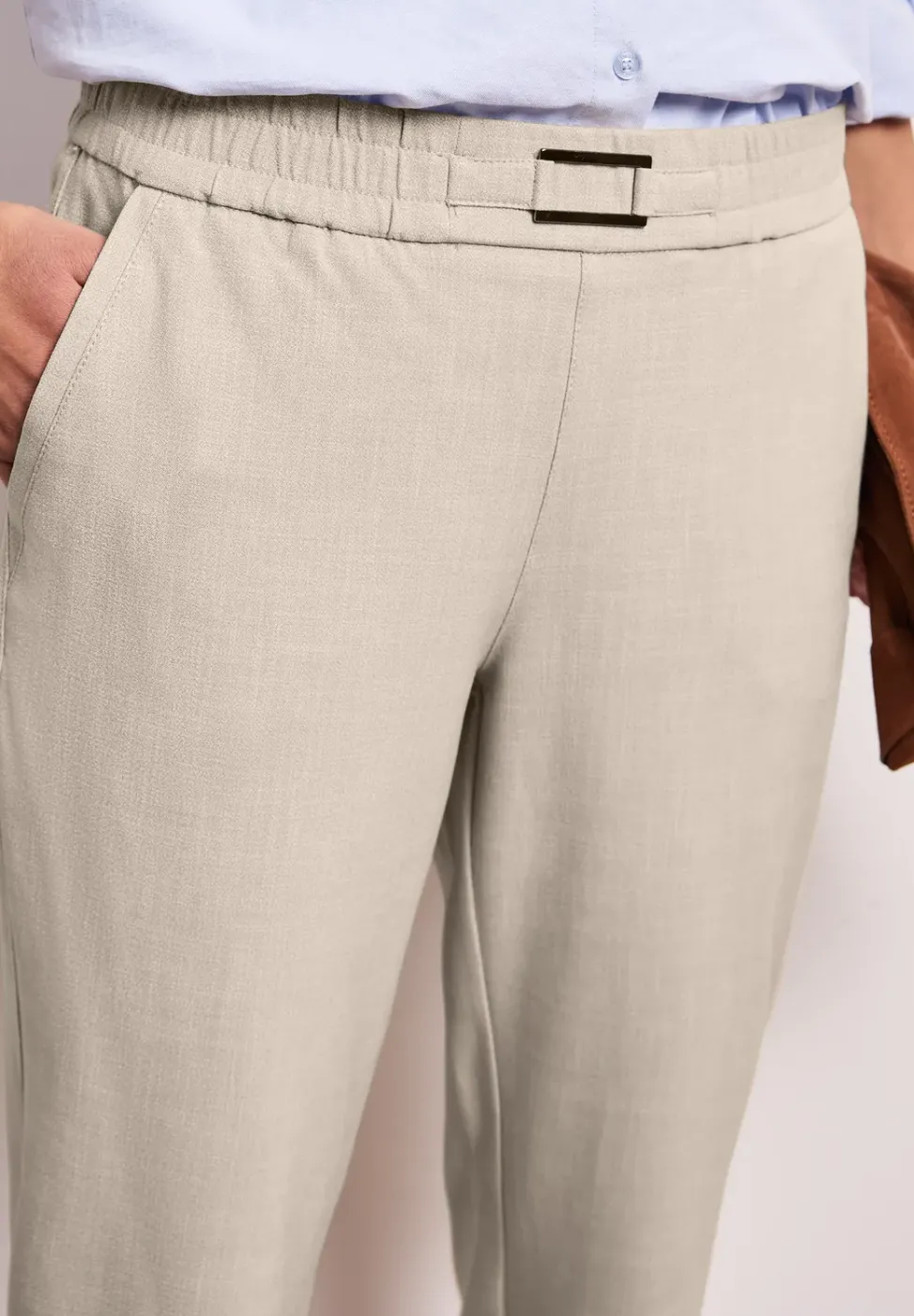 Mid Waist Slim Leg Pantalon avec boucle