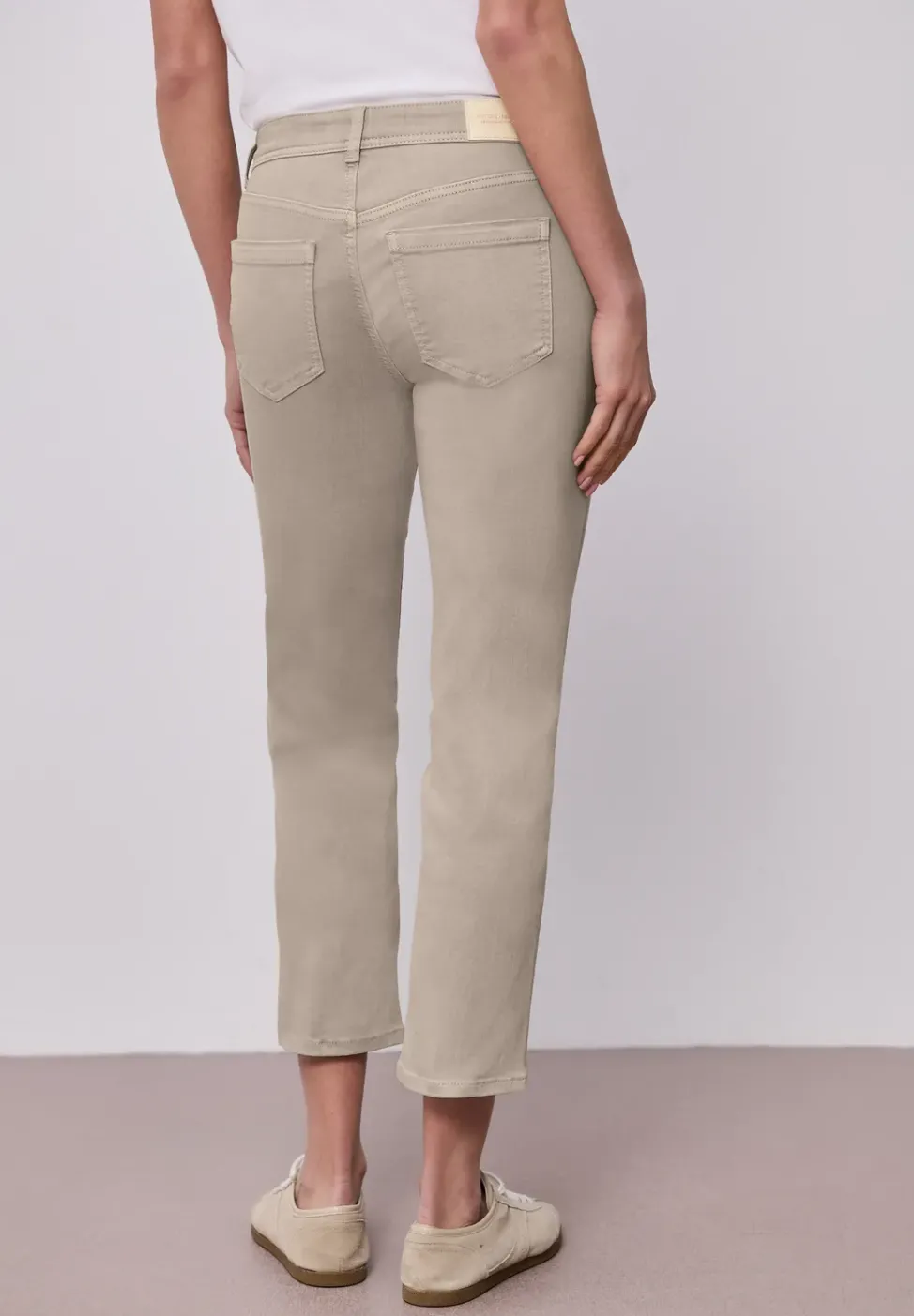 Mid Waist Straight Leg Jeans dans le Slim Fit