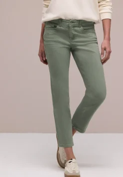 Mid Waist Straight Leg Jeans dans le Slim Fit