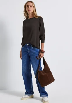 Mélange de matériaux pour la chemise en mousseline