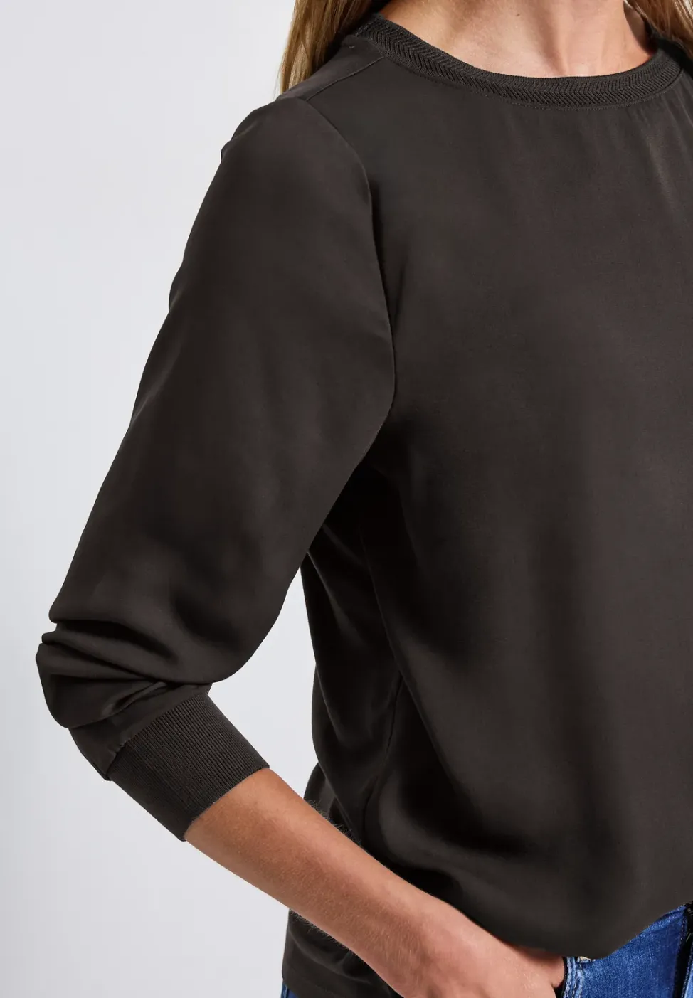Mélange de matériaux pour la chemise en mousseline