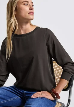 Mélange de matériaux pour la chemise en mousseline