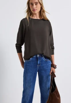 Mélange de matériaux pour la chemise en mousseline