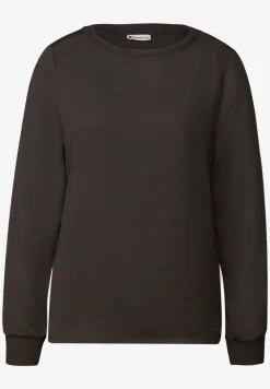 Mélange de matériaux pour la chemise en mousseline