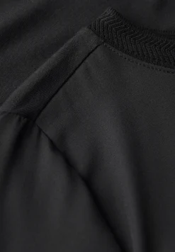 Mélange de matériaux pour la chemise en mousseline