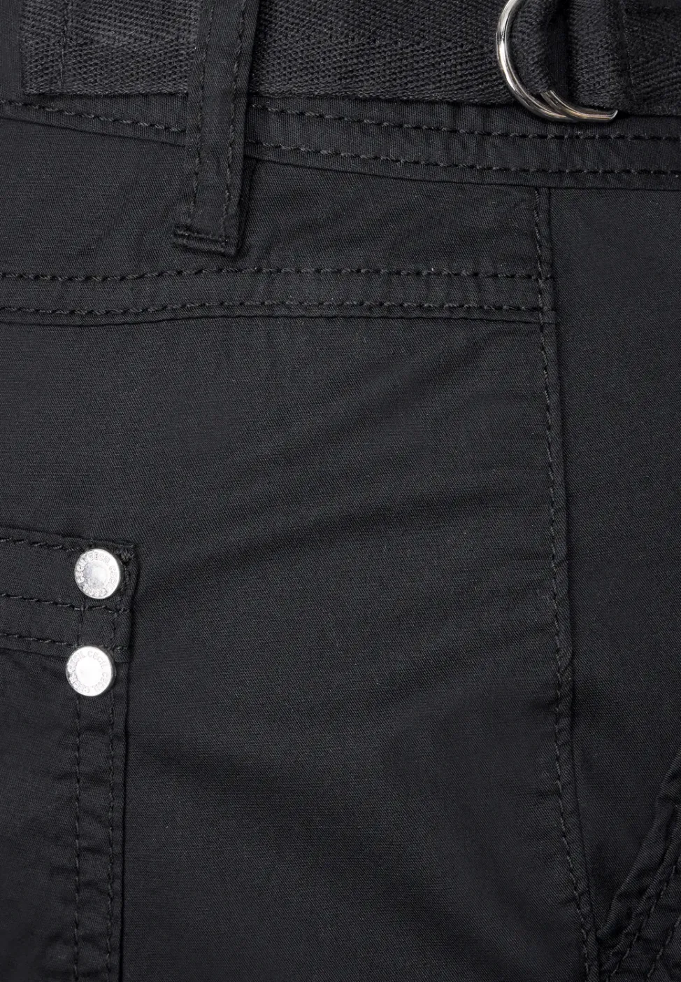 Pantalon 7/8 au look cargo