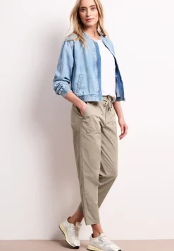 Pantalon au look cargo