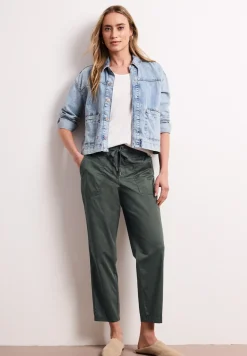 Pantalon au look cargo