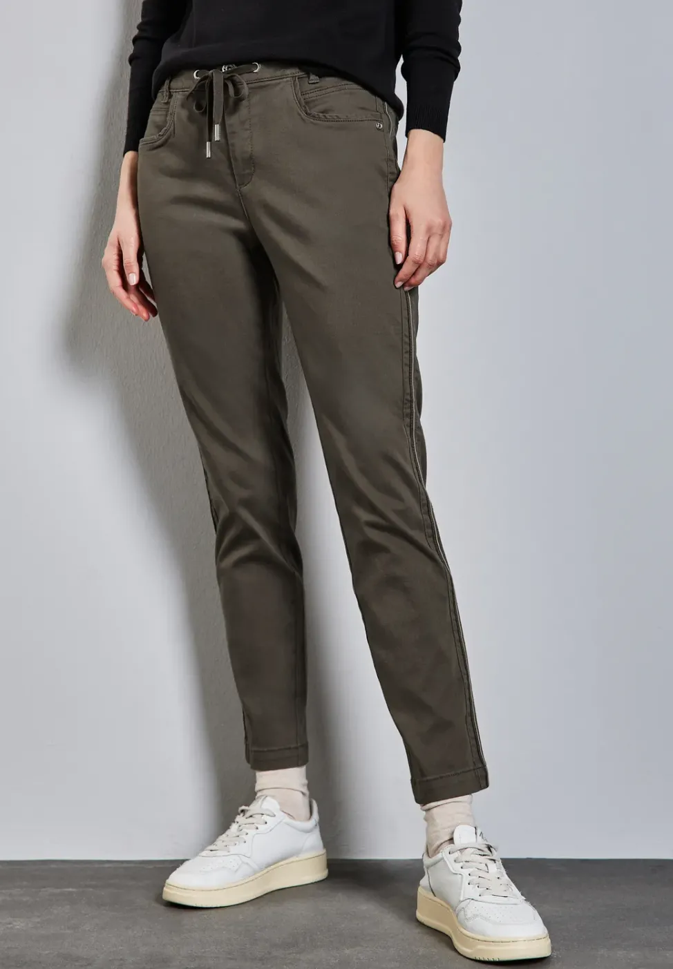 Pantalon avec détails de bande