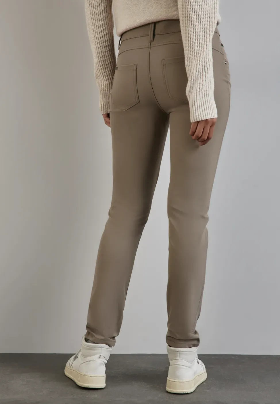 Pantalon avec détails zippés