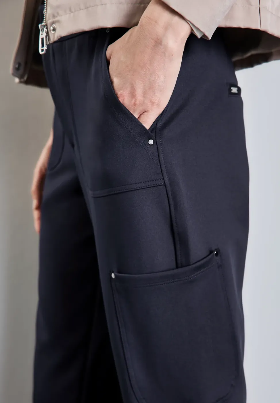Pantalon cargo en sergé de jersey