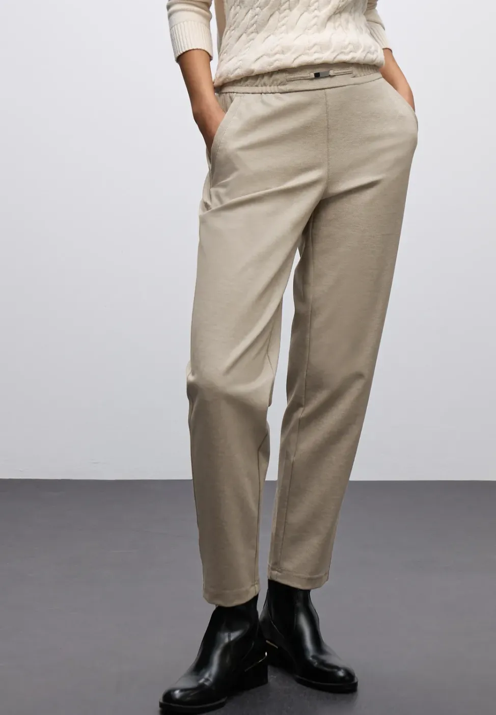 Pantalon chiné avec détail