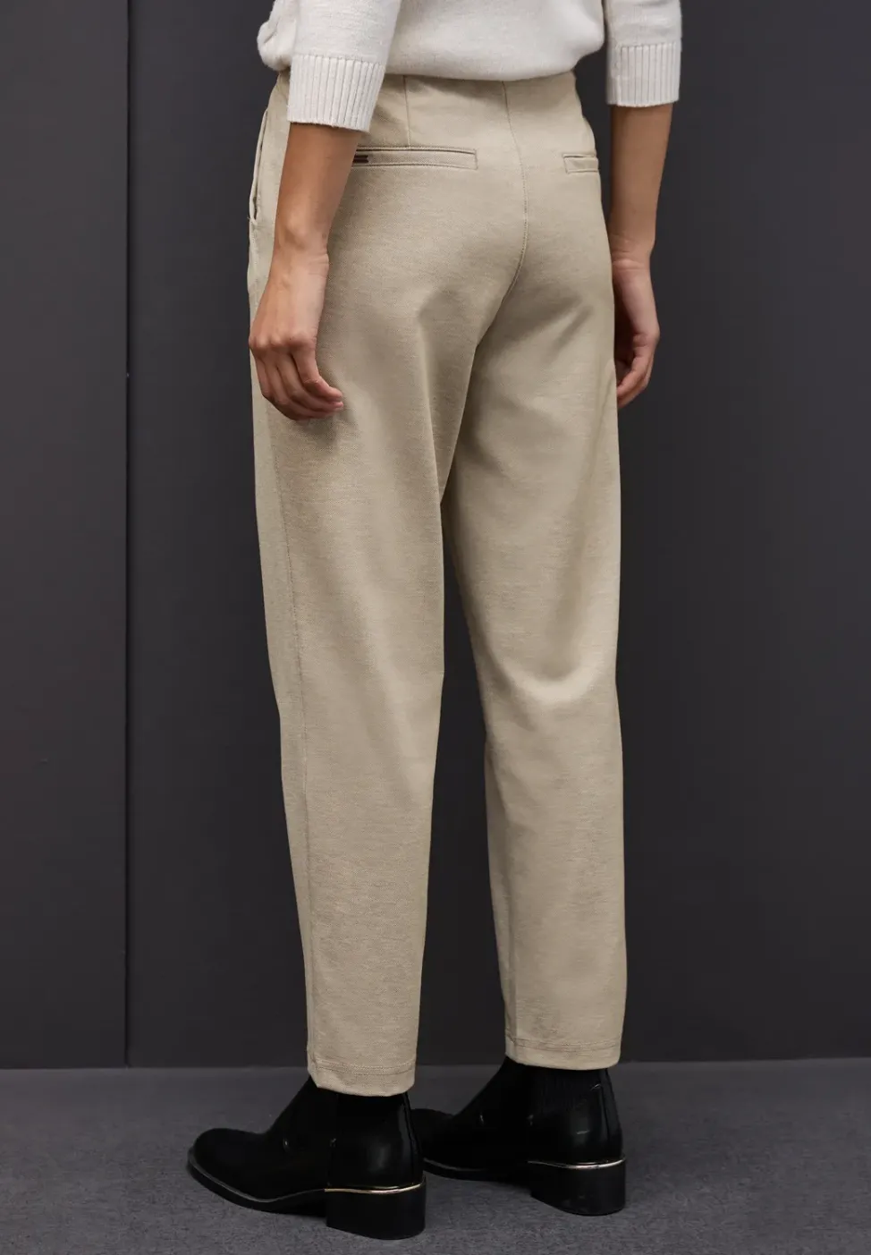 Pantalon chiné avec détail