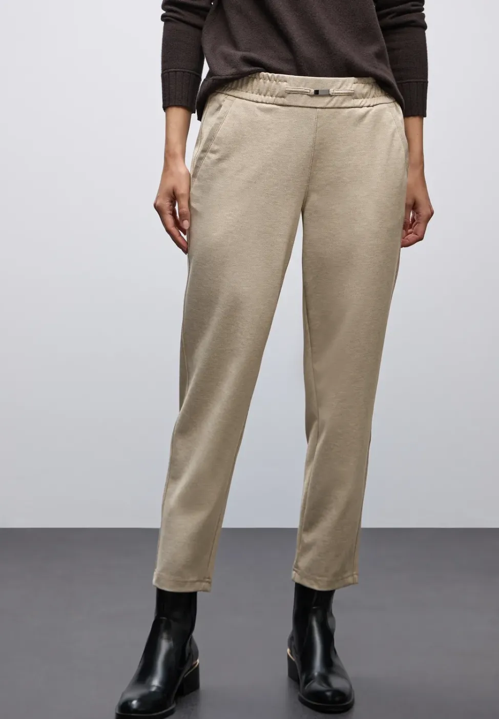 Pantalon chiné avec détail