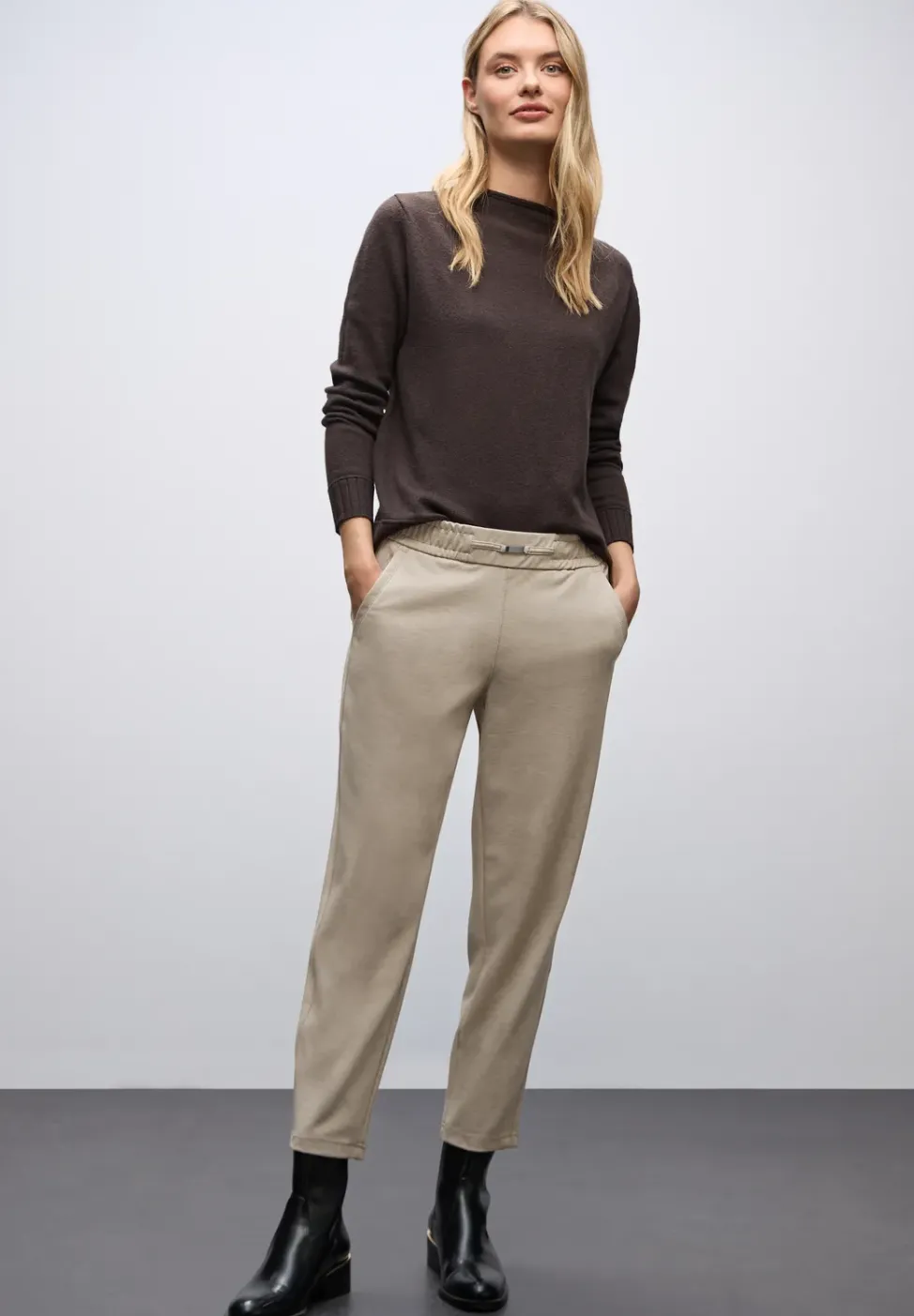Pantalon chiné avec détail