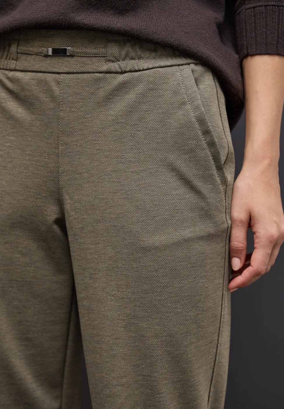 Pantalon chiné avec détail