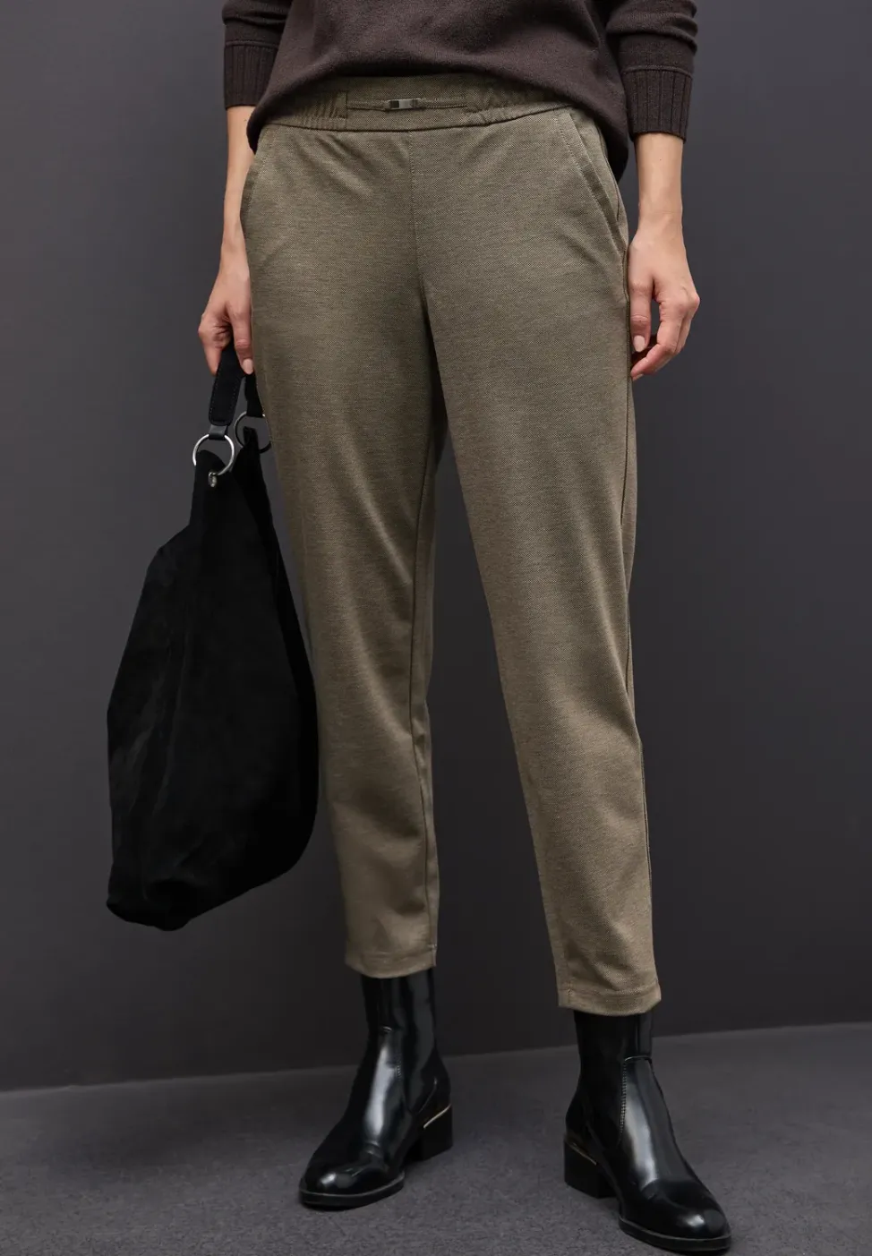 Pantalon chiné avec détail