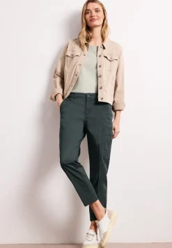 Pantalon chino slim fit avec poches cargo