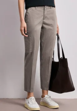 Pantalon chino slim fit avec poches cargo