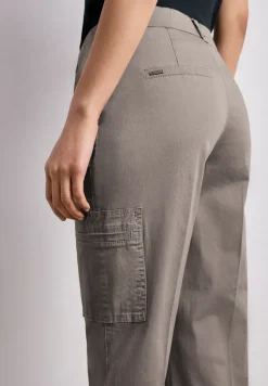 Pantalon chino slim fit avec poches cargo