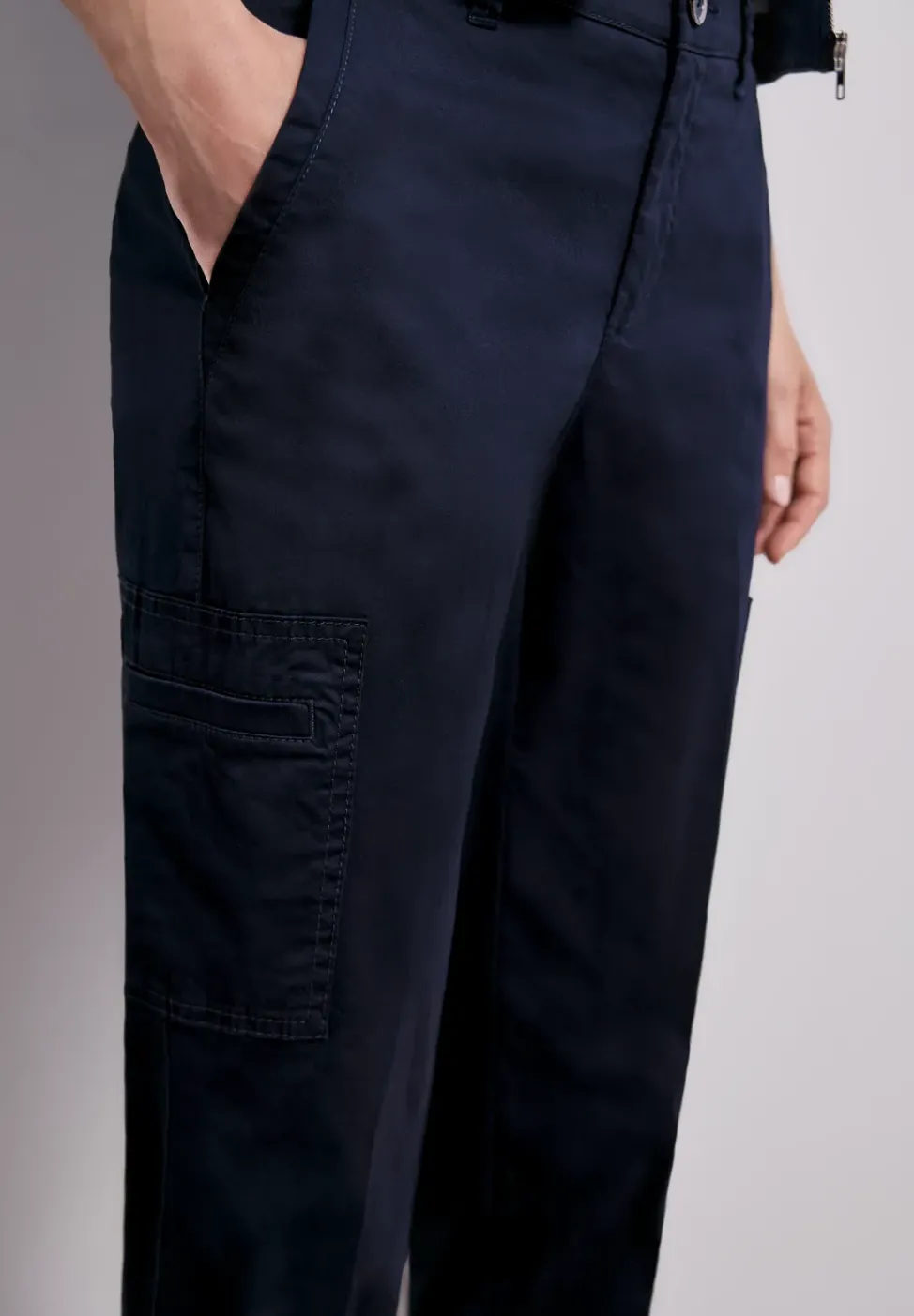 Pantalon chino slim fit avec poches cargo