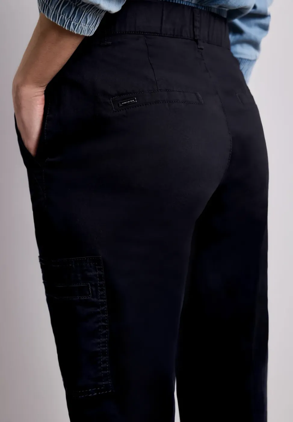 Pantalon chino slim fit avec poches cargo
