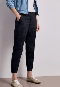 Pantalon chino slim fit avec poches cargo