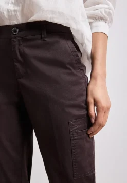 Pantalon chino slim fit avec poches cargo