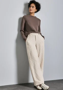 Pantalon droit en bouclette