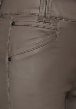 Pantalon enduit