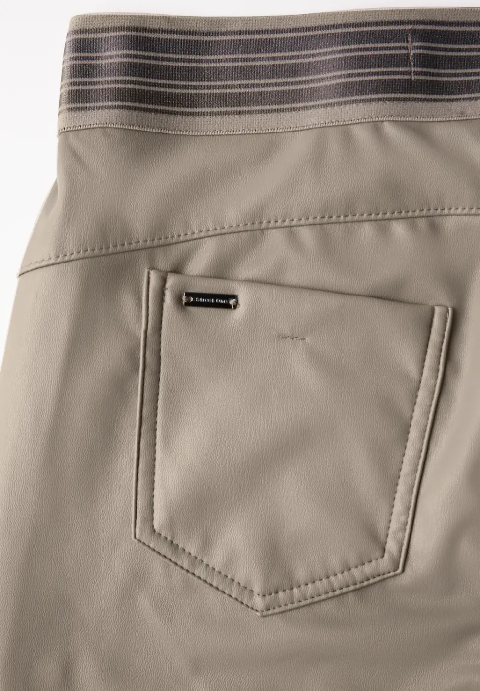 Pantalon enduit