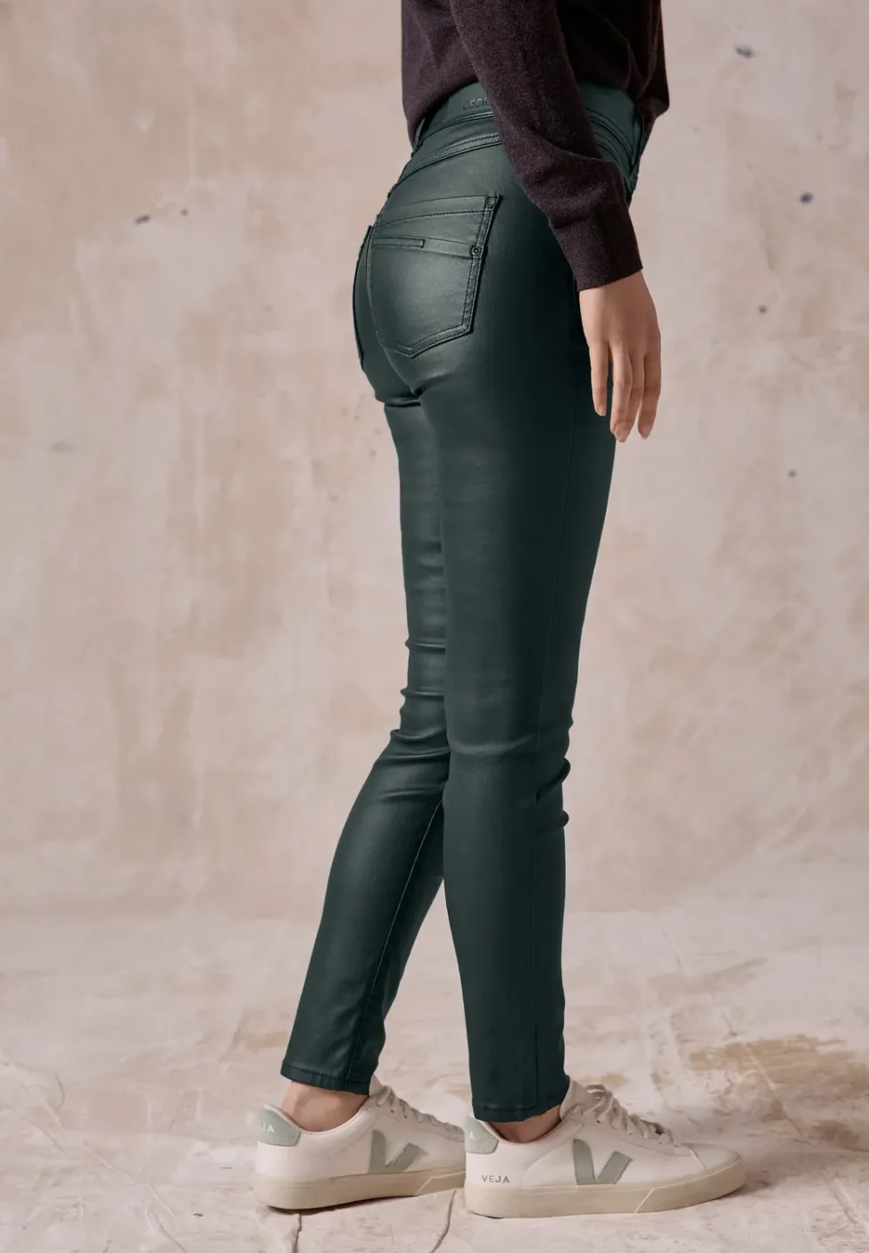 Pantalon enduit