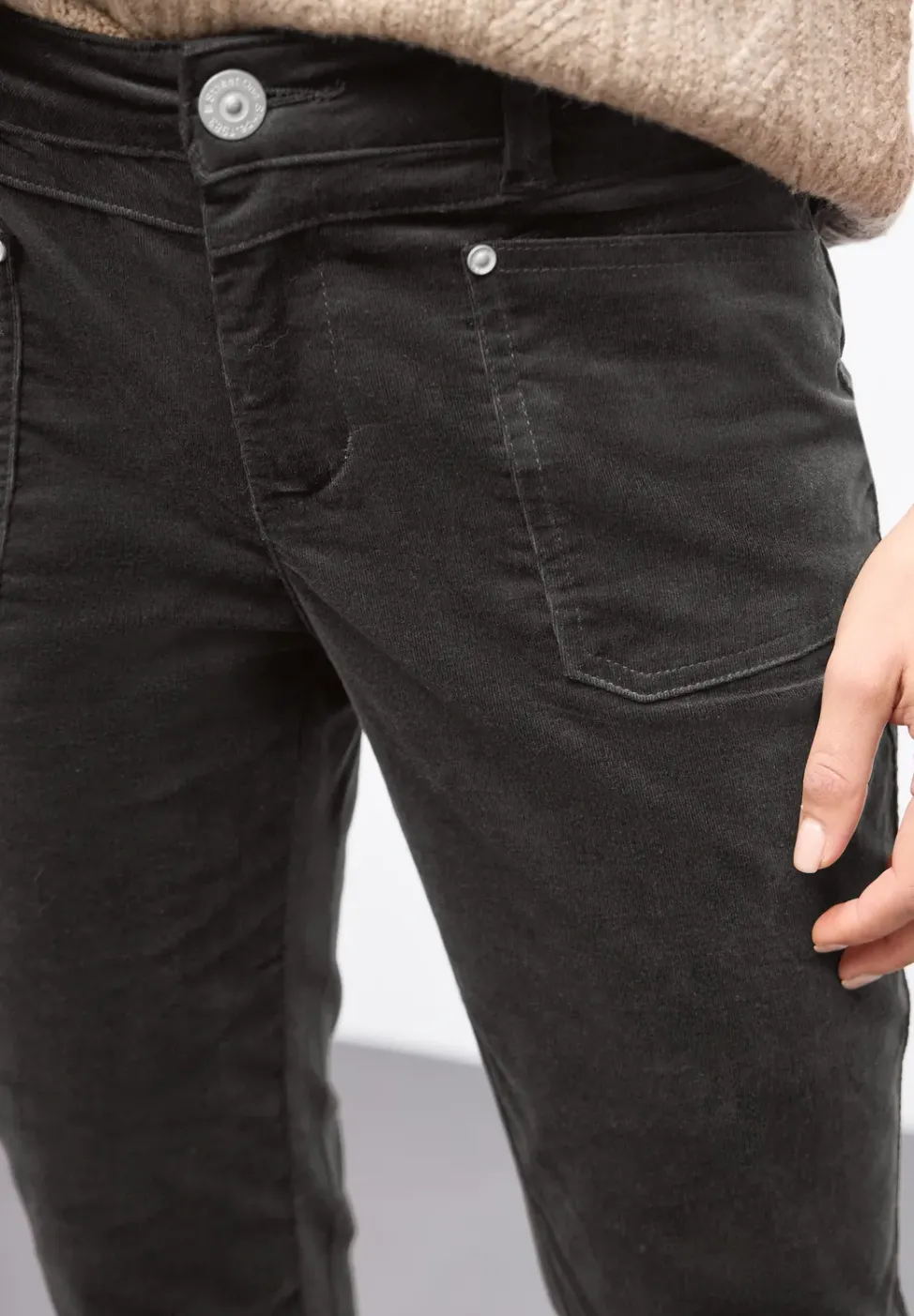 Pantalon en velours côtelé, coupe décontractée