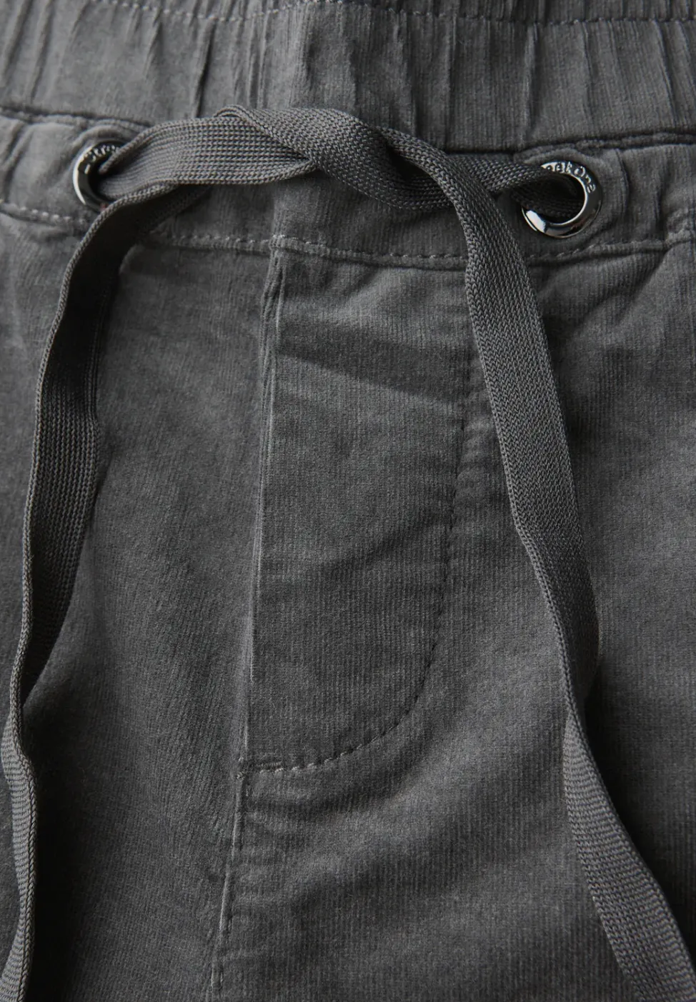 Pantalon en velours côtelé délavé