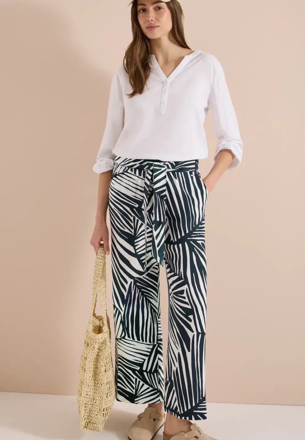 Pantalon à jambes larges avec imprimé et détail de ceinture
