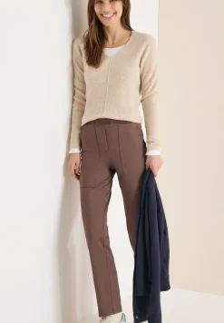 Pantalon à la coupe causale