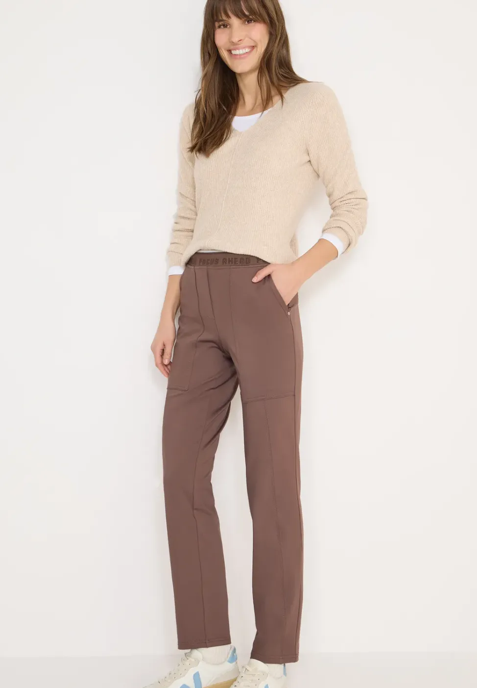 Pantalon à la coupe causale