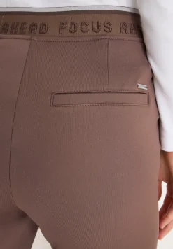 Pantalon à la coupe causale