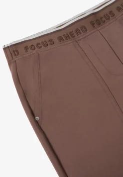 Pantalon à la coupe causale
