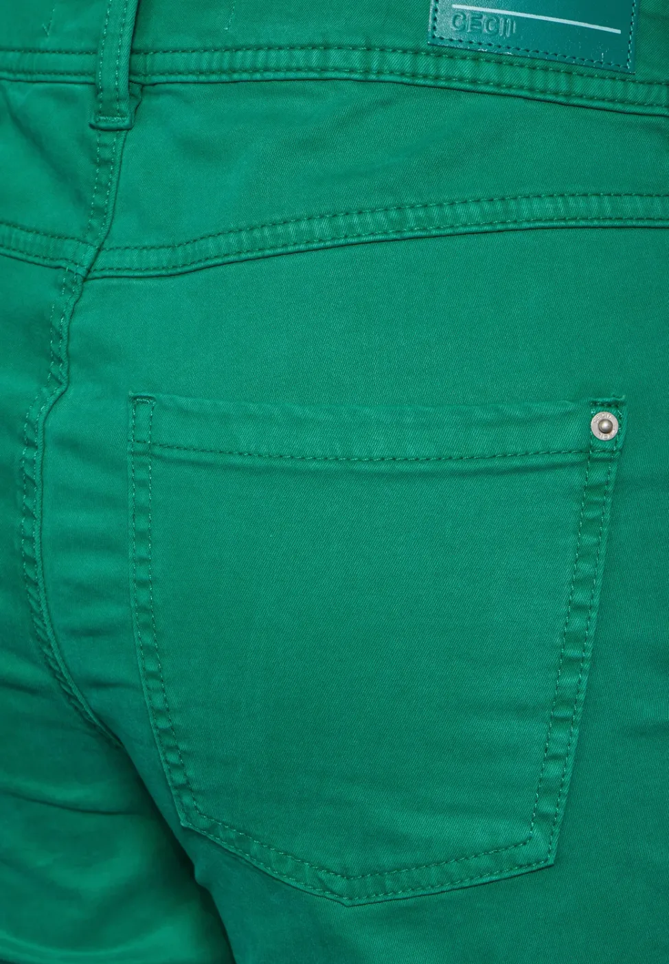Pantalon à la coupe slim