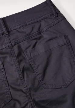 Pantalon à la coupe slim