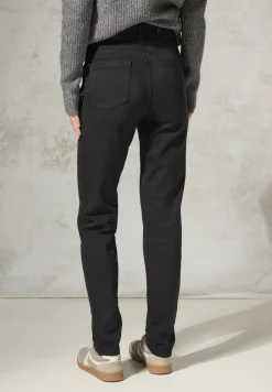 Pantalon à la coupe slim