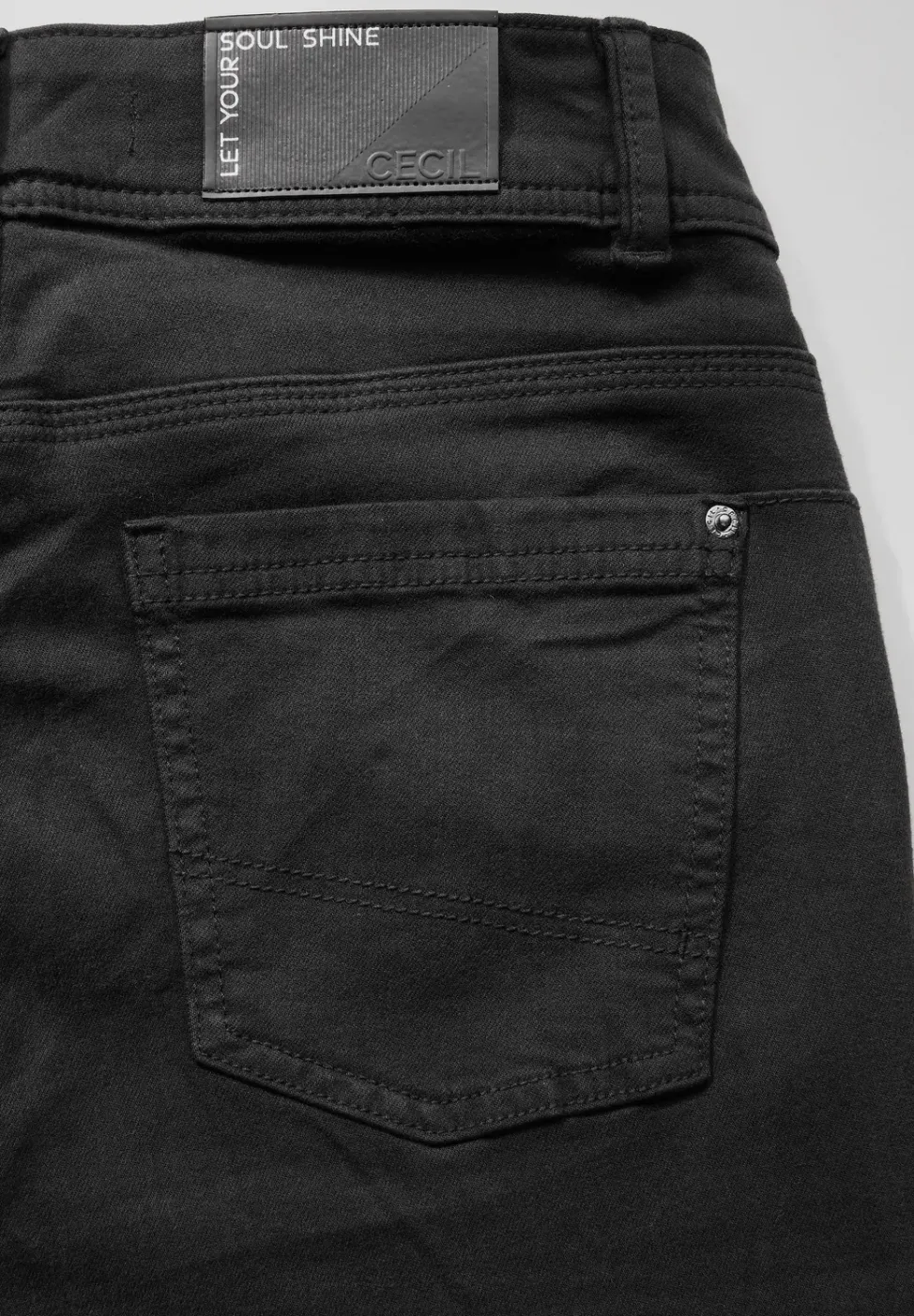 Pantalon à la coupe slim