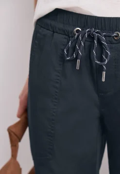 Pantalon léger en coupe slim