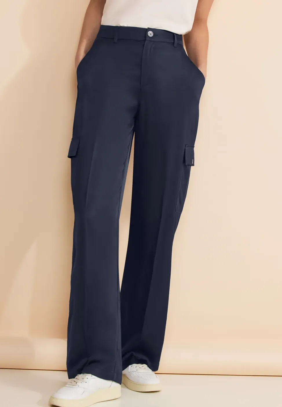 Pantalon look satin coupe classique