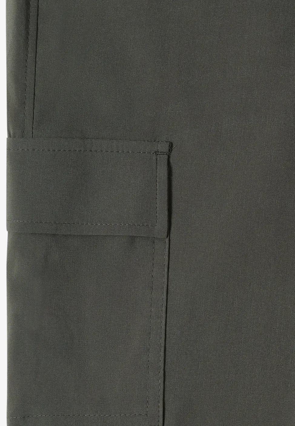 Pantalon Mid Waist Slim Leg au look cargo